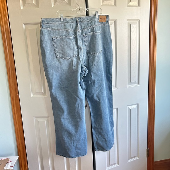 NWT Hollister Ultra High-rise Baggy Denim Jeans waist 20 20R/W35 - Picture 2 of 7